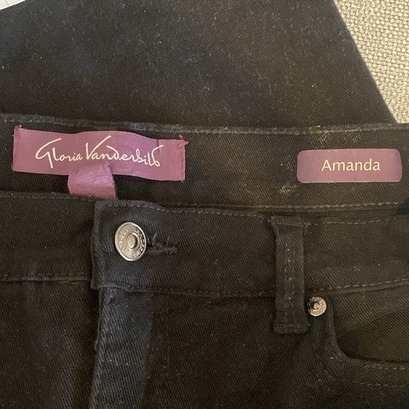 Gloria Vanderbilt SZ 6 Amanda Jeans - 14.5”W stretches to 16” x 37” L x 11” rise - Picture 9 of 10